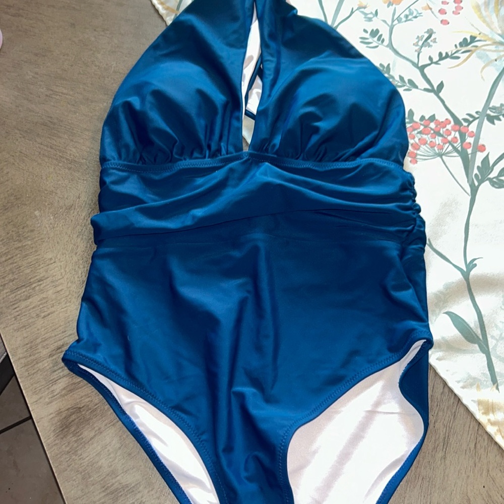 NWT Hilinker Swimusit